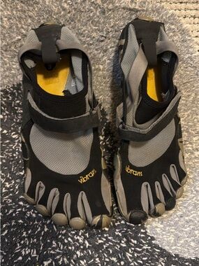 Vibram FiveFingers Black & Gray Toe Shoes with Yellow Accents